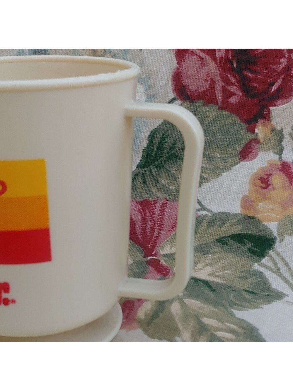 Carl's Jr Vintage Collectible Plastic Drinking Cup with Yellow Superstar Design - Picture 15 of 15